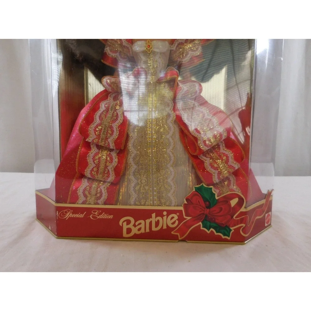 Brunette Barbie Happy Holidays #17832, Special Edition 10th Anniv. 1997 Gold